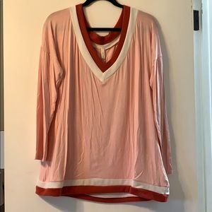 Three quarters lengths pink shirt